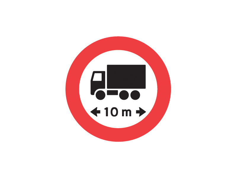 C43 - Vognlængde. Tavlen forbyder kørsel med køretøjer, herunder vogntog, hvis længde inklusive læs er større end den angivne.